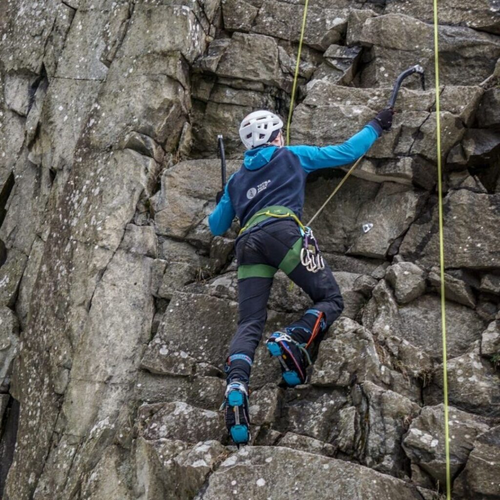 Wspinaczka skalna z przewodnikiem tatrzańskim w tatrach